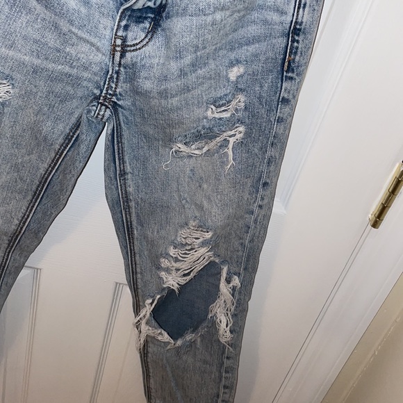 American Eagle Ripped Tomgirl Baggy Jeans - Picture 5 of 8
